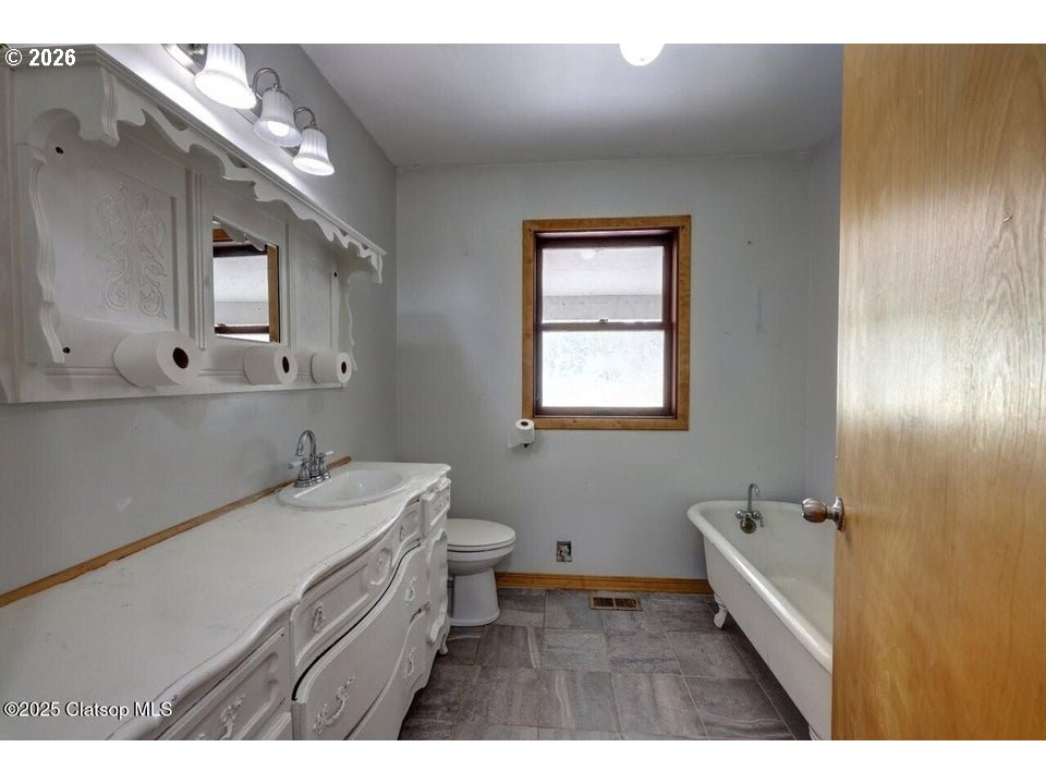 42684 HILLCREST LOOP