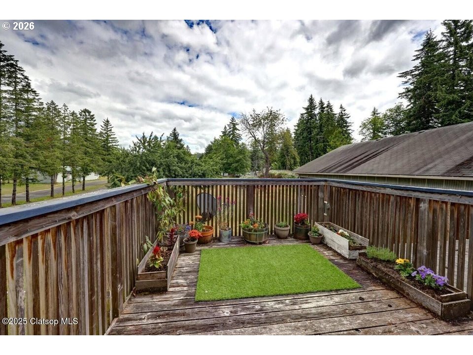 42684 HILLCREST LOOP