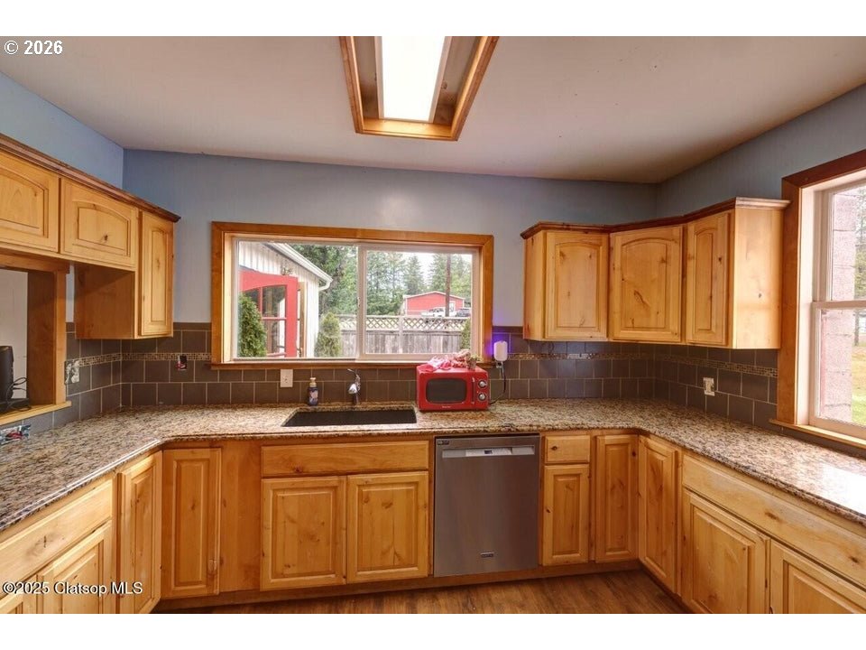 42684 HILLCREST LOOP