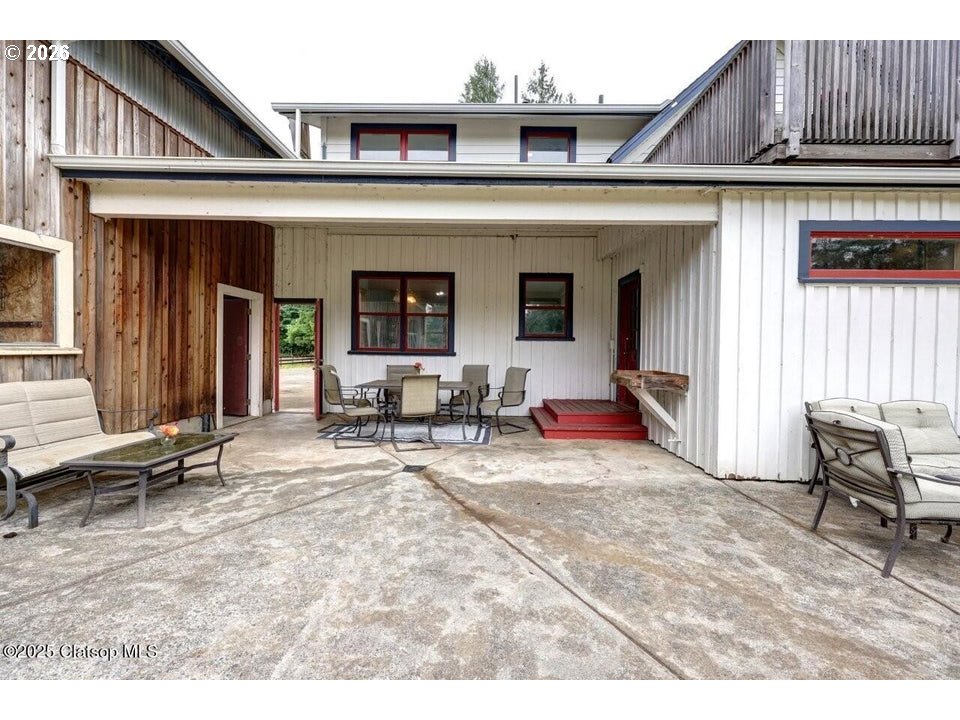 42684 HILLCREST LOOP