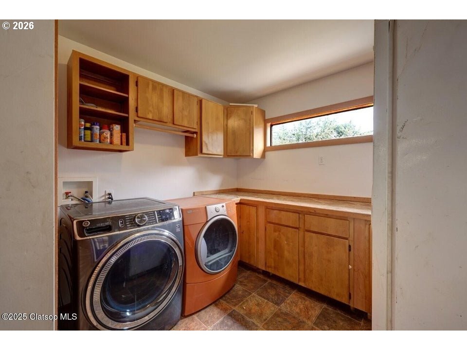 42684 HILLCREST LOOP