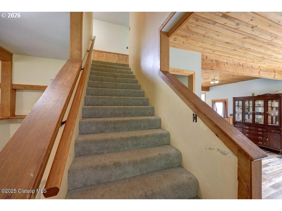 42684 HILLCREST LOOP