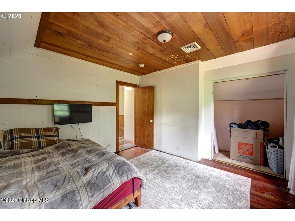 42684 HILLCREST LOOP