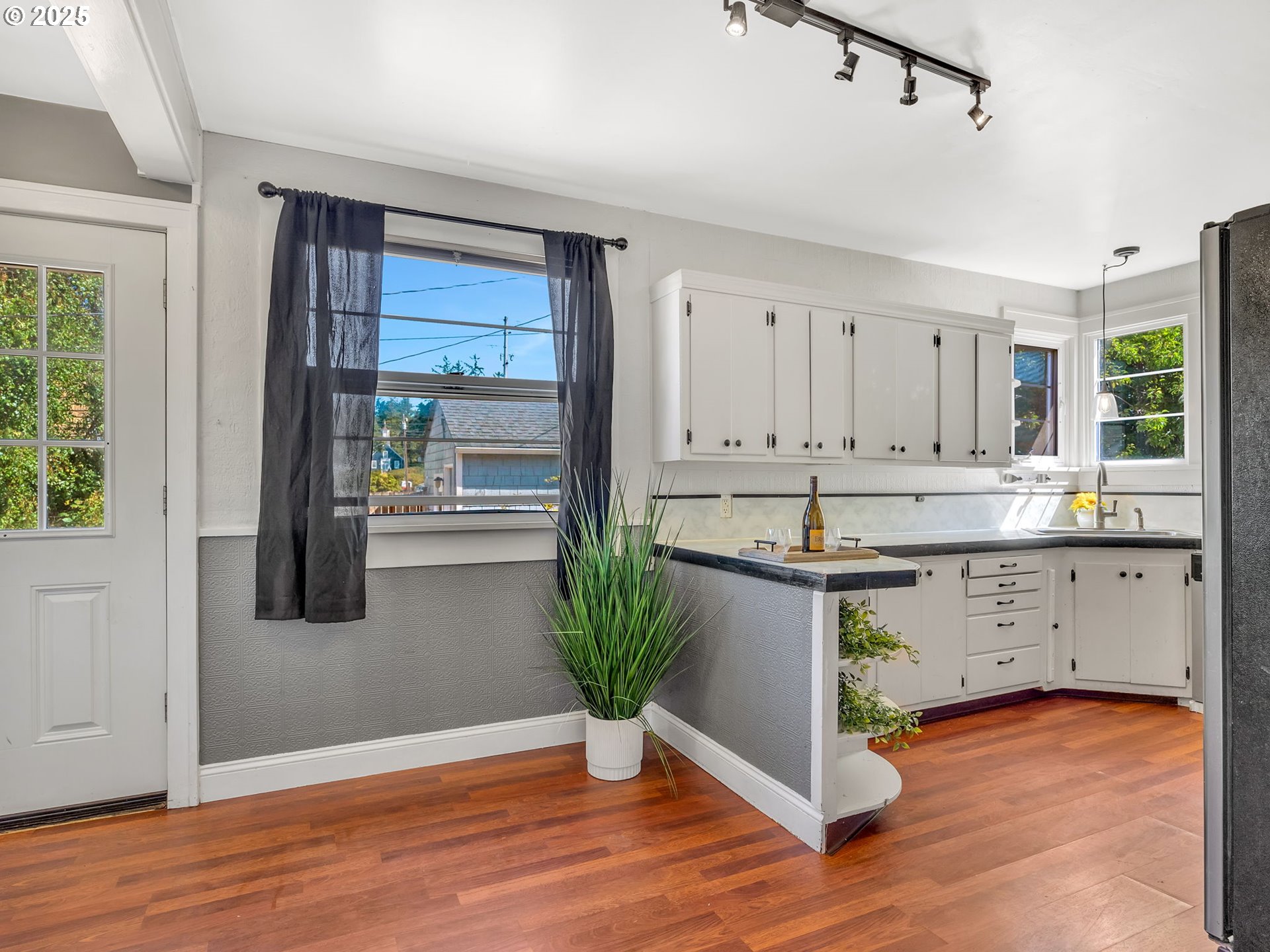 132 MAIN ST