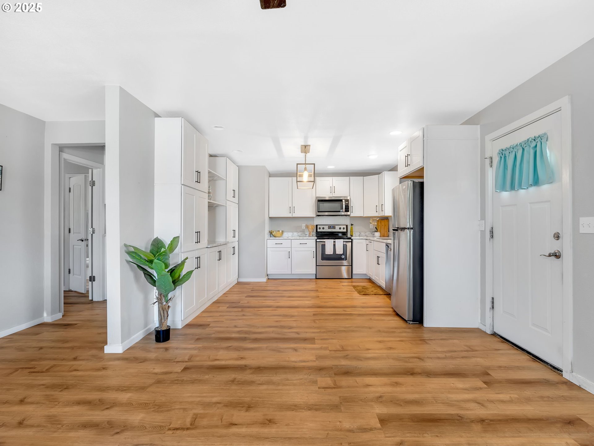 805 338TH PL
