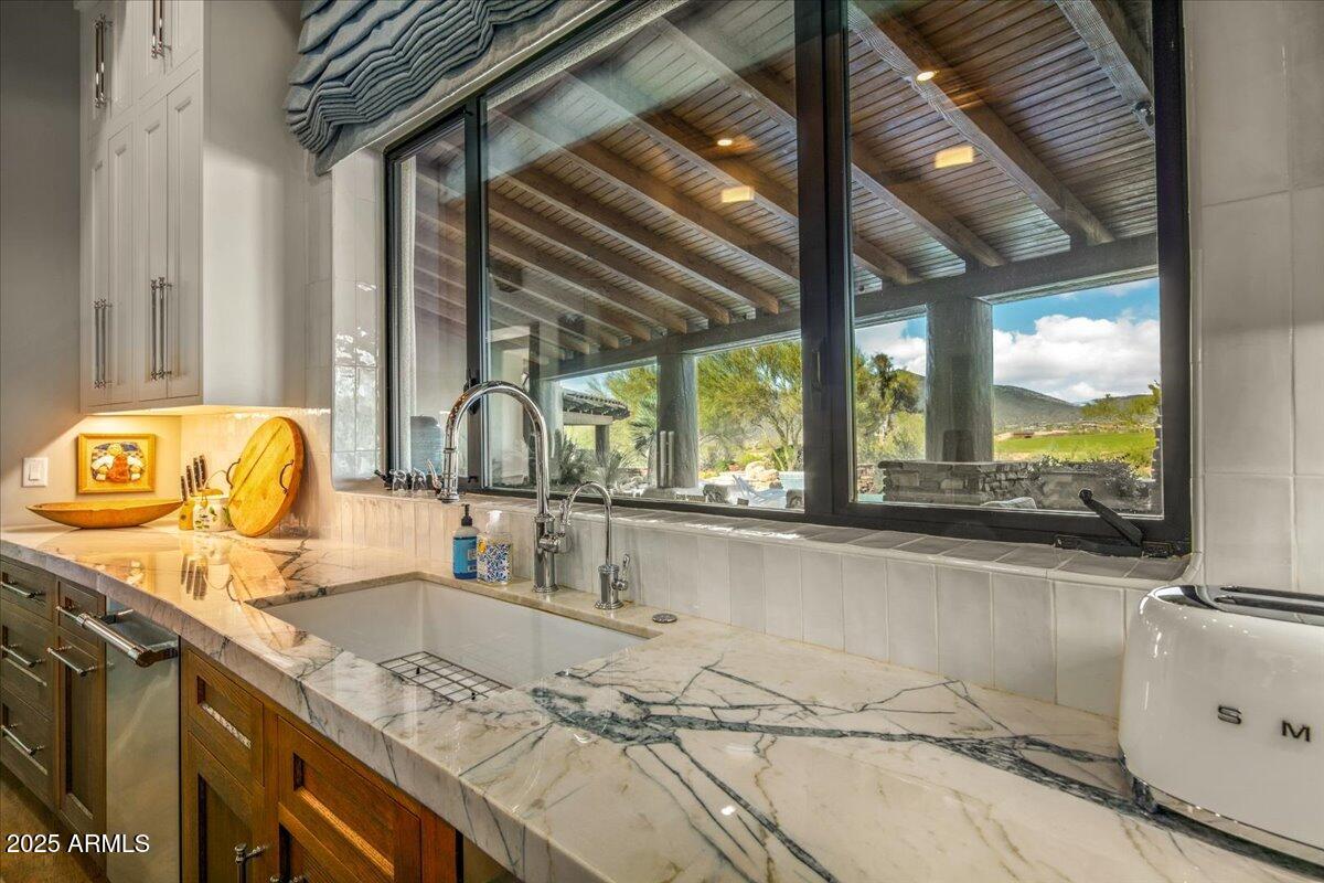 10460 E PALO BREA Drive