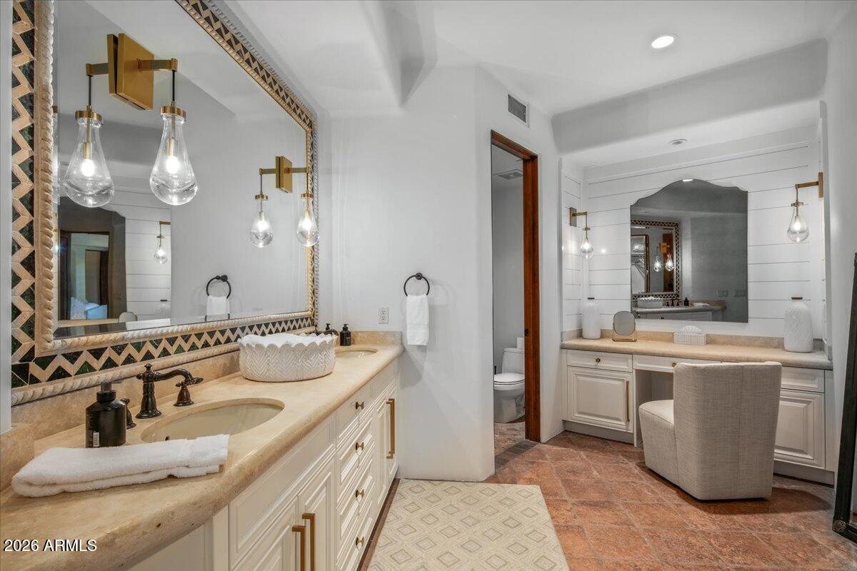 10460 E PALO BREA Drive