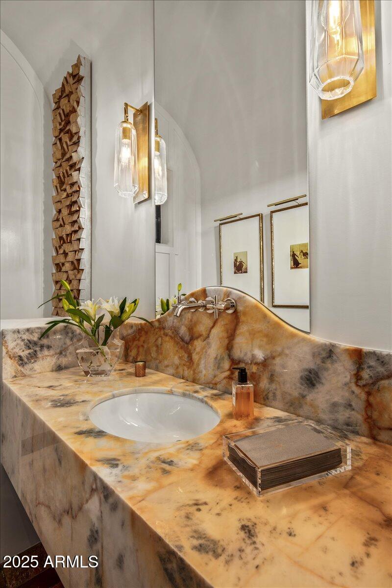 10460 E PALO BREA Drive