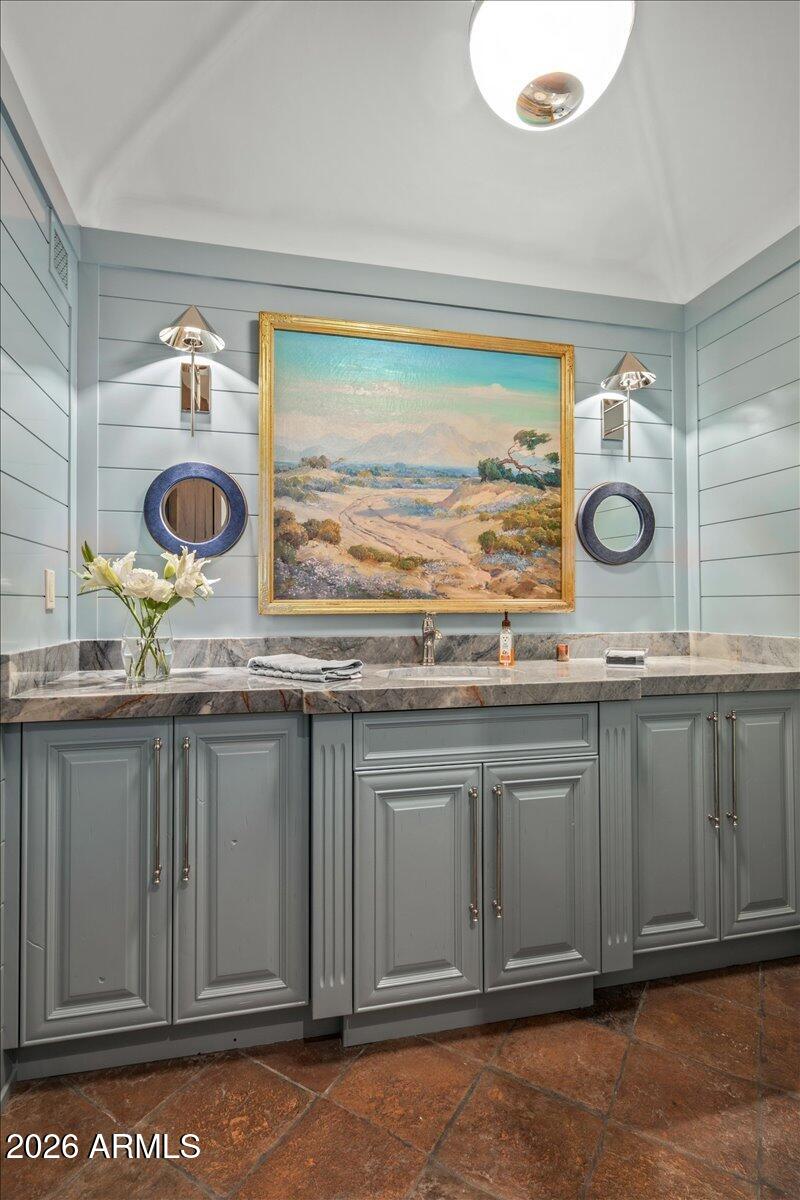 10460 E PALO BREA Drive