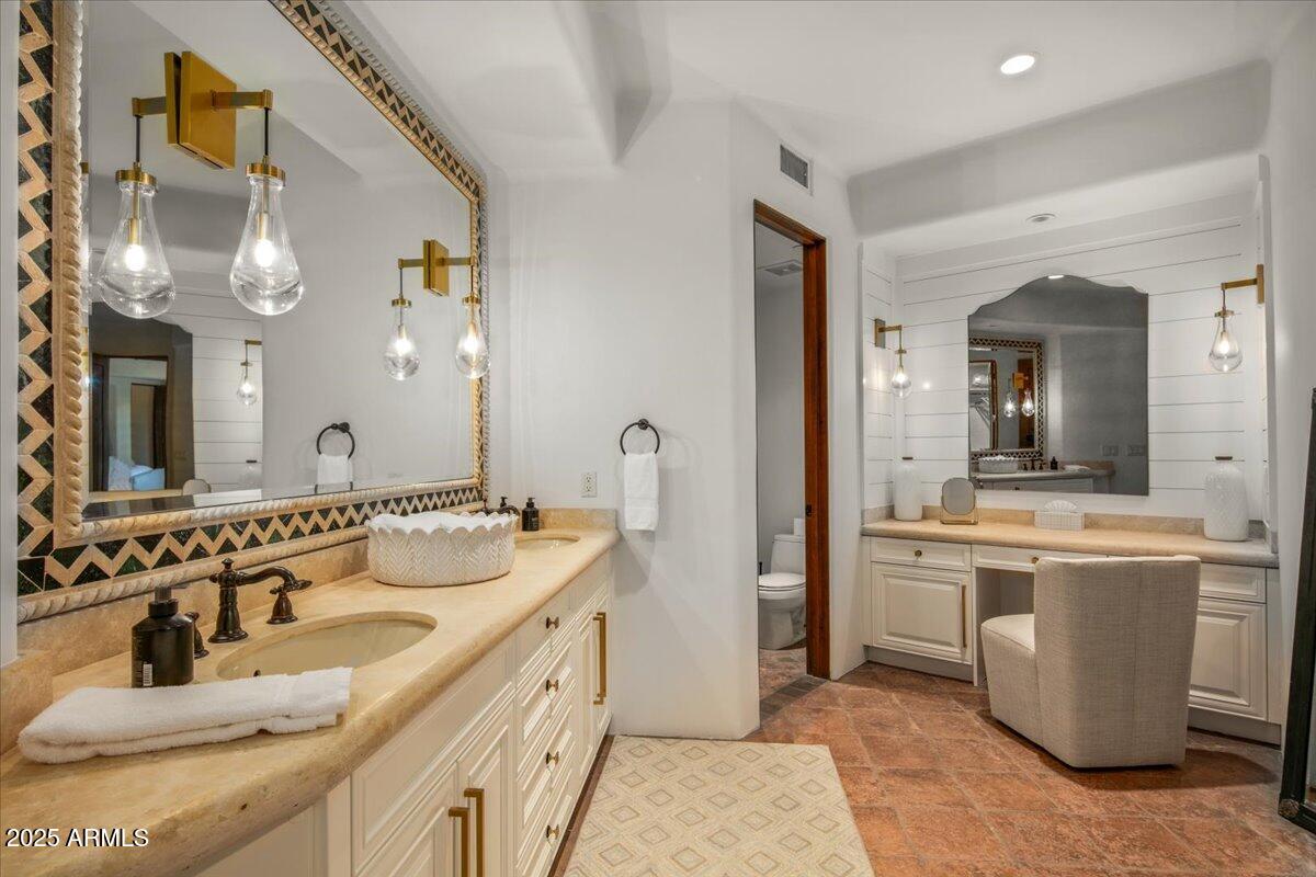 10460 E PALO BREA Drive