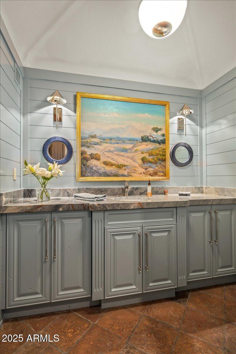 10460 E PALO BREA Drive