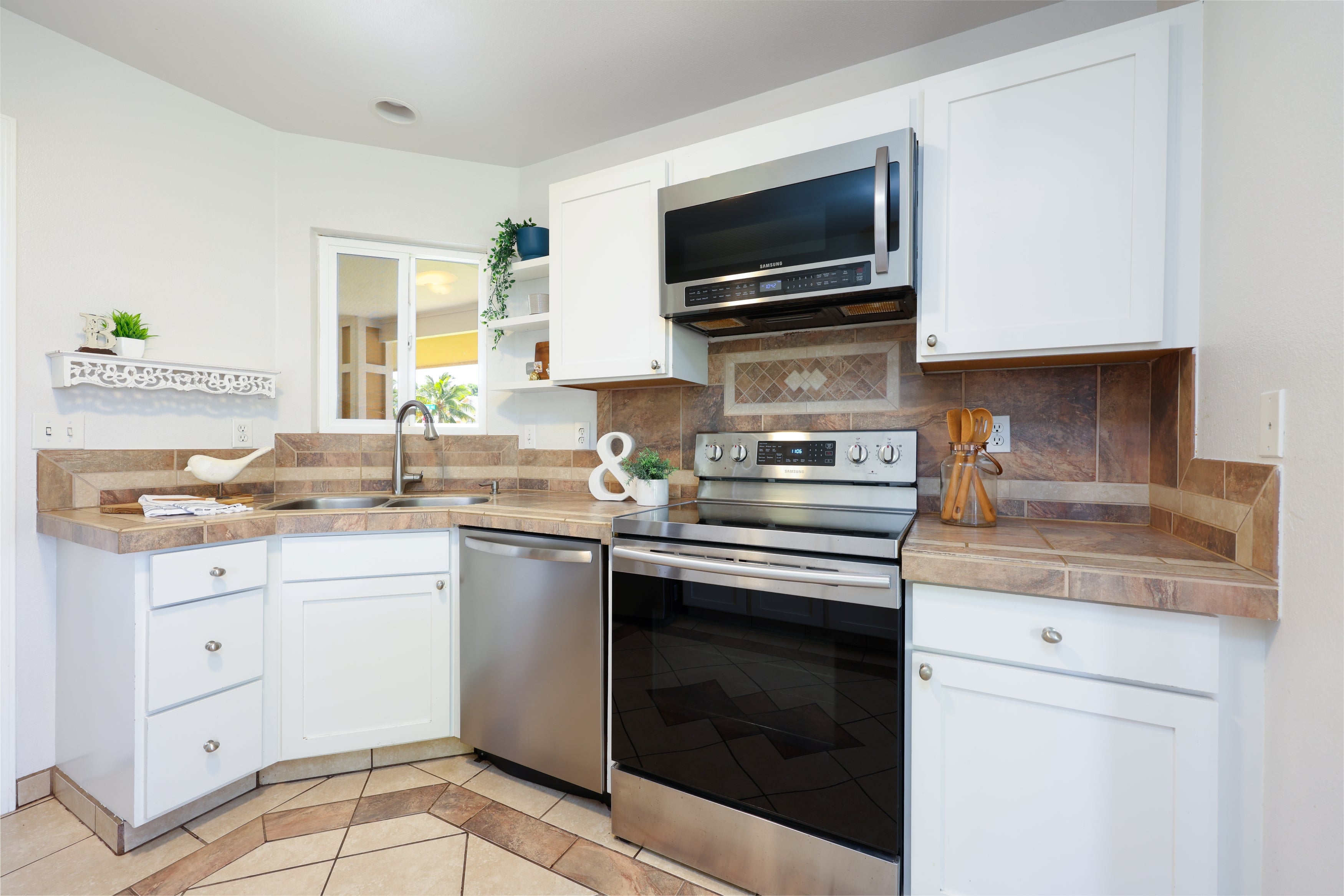 68-1696 NANALA CT
