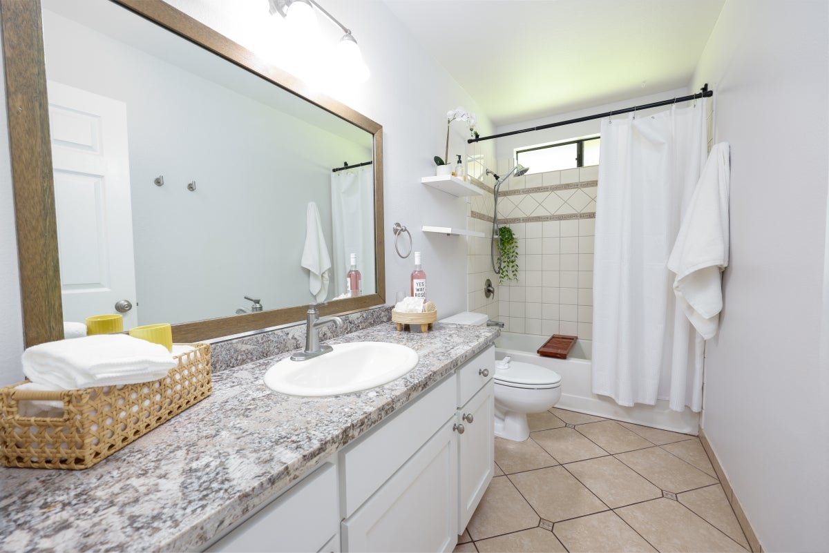 68-1696 NANALA CT