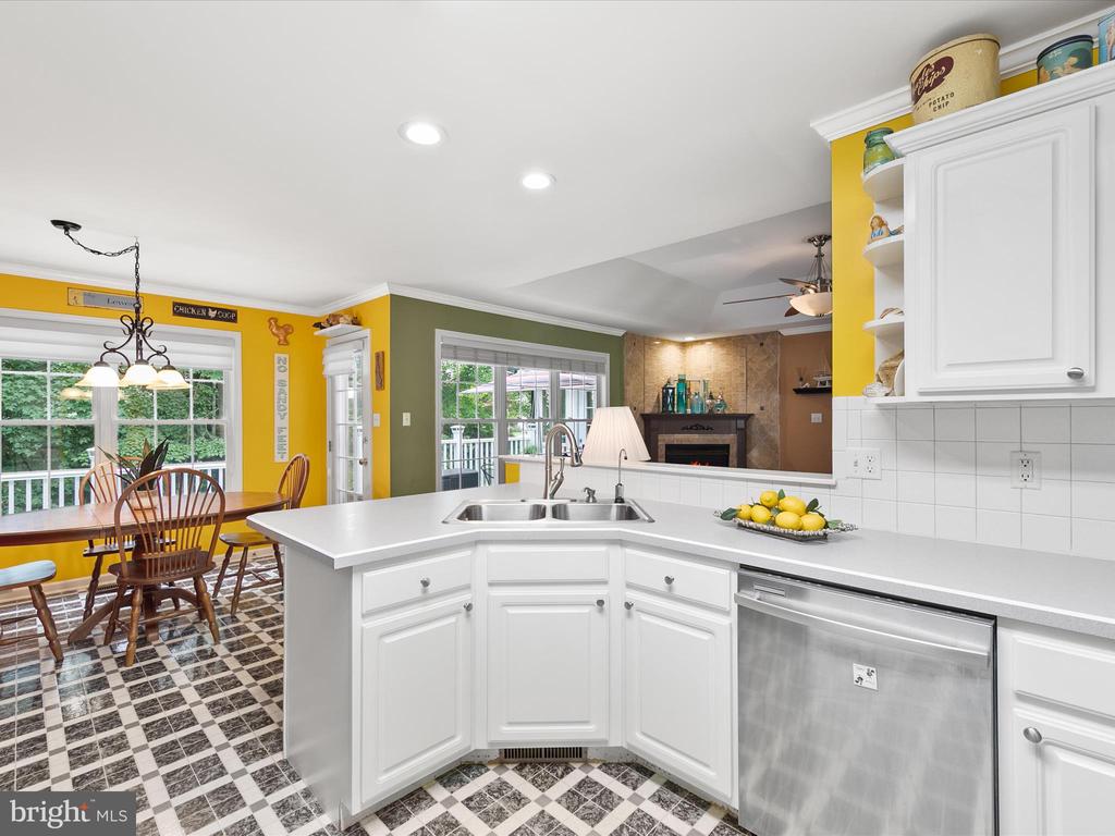 3 Alderleaf Dr