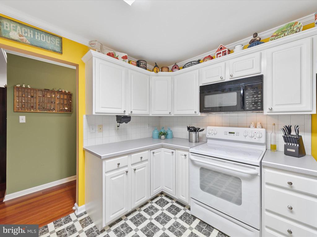 3 Alderleaf Dr