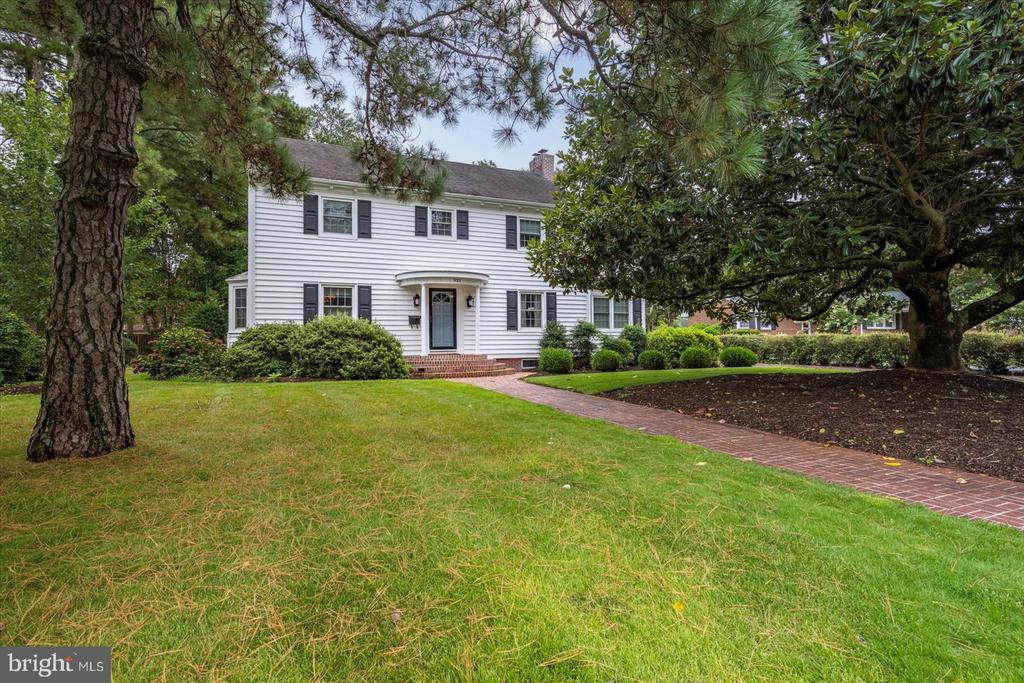 921 RIVERSIDE DRIVE