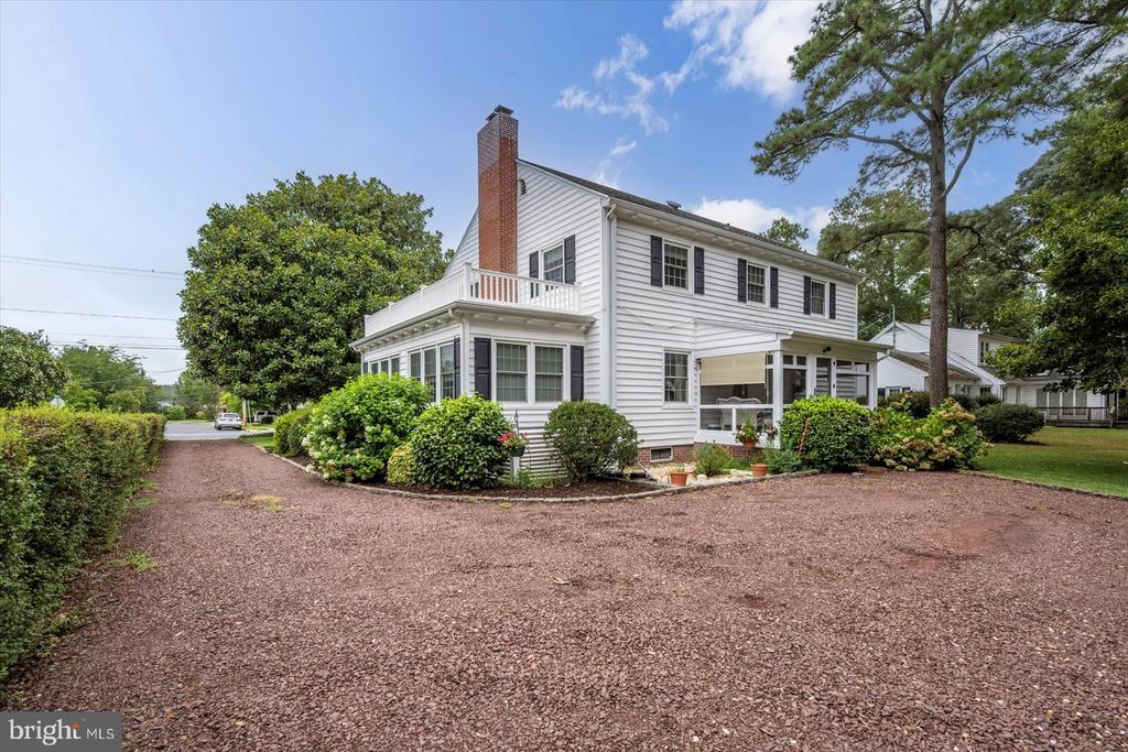 921 RIVERSIDE DRIVE