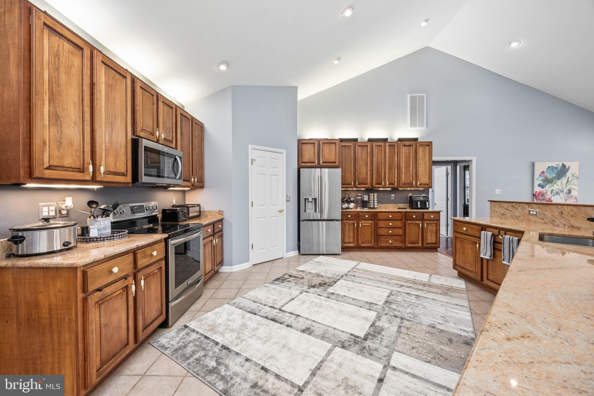 7814 BROADLEAF DRIVE