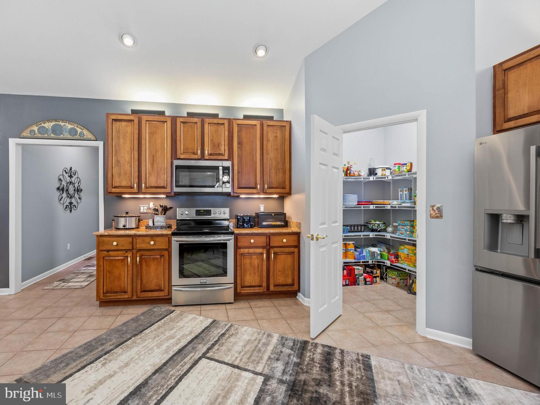 7814 BROADLEAF DRIVE