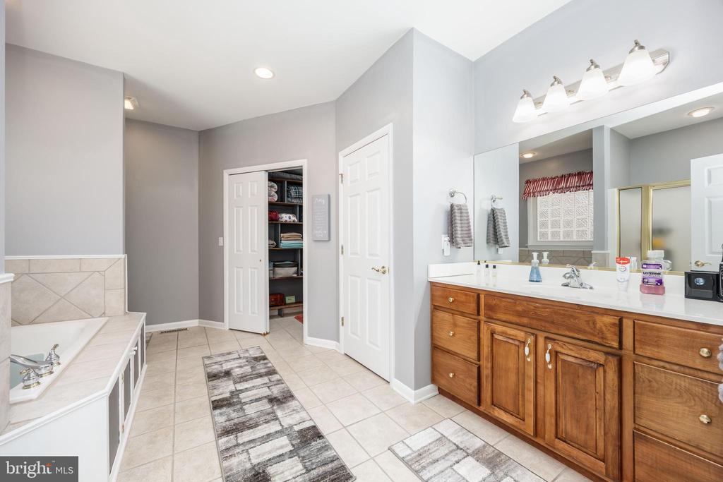 7814 BROADLEAF DRIVE