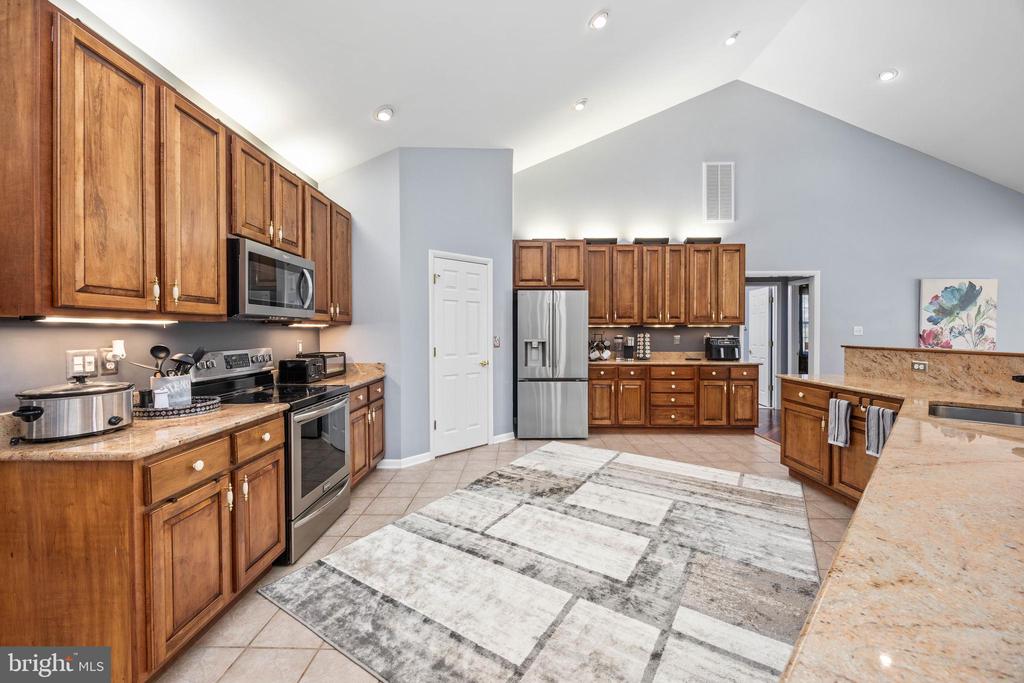 7814 BROADLEAF DRIVE