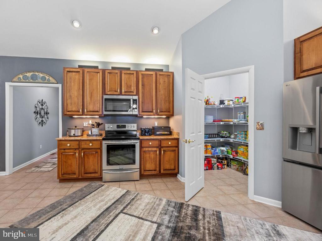 7814 BROADLEAF DRIVE