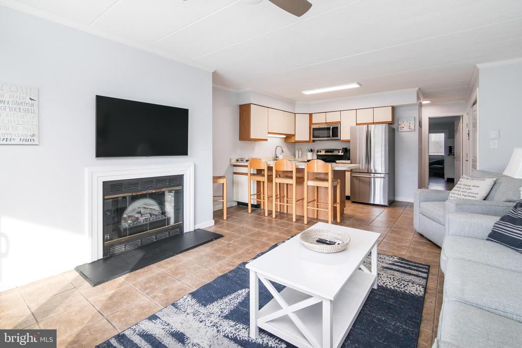 6 42nd St #203