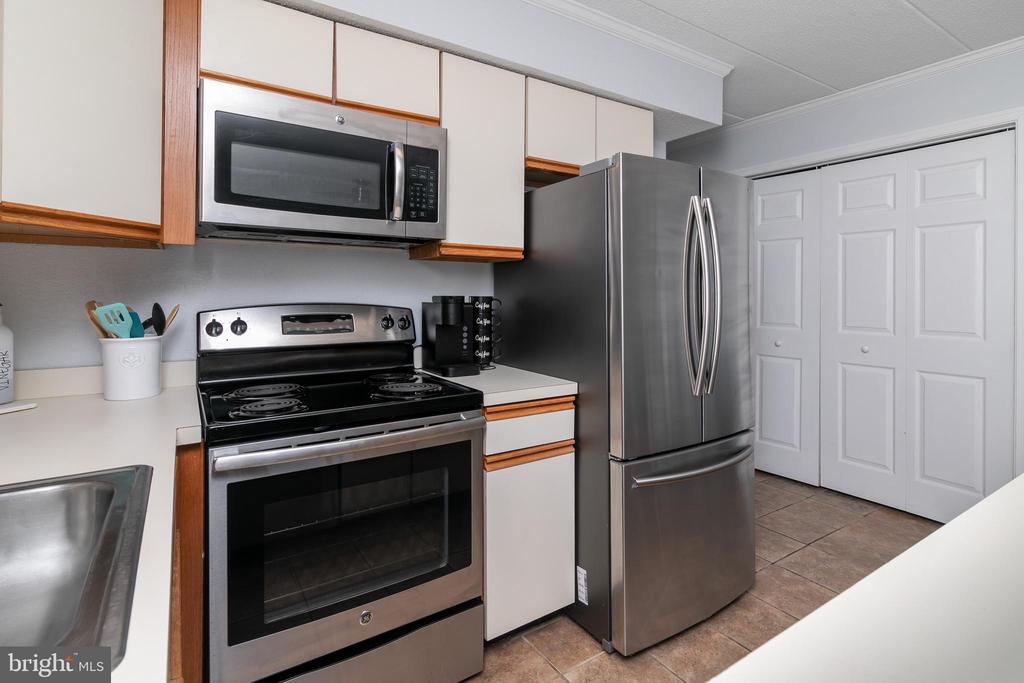 6 42nd St #203