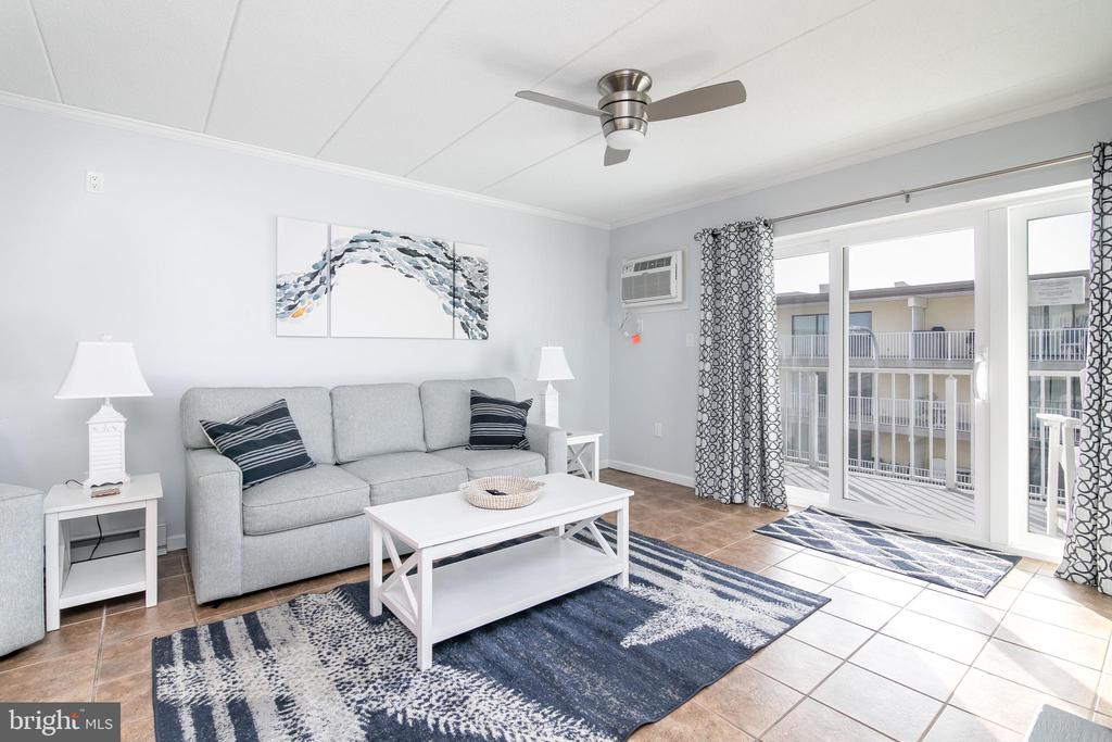 6 42nd St #203