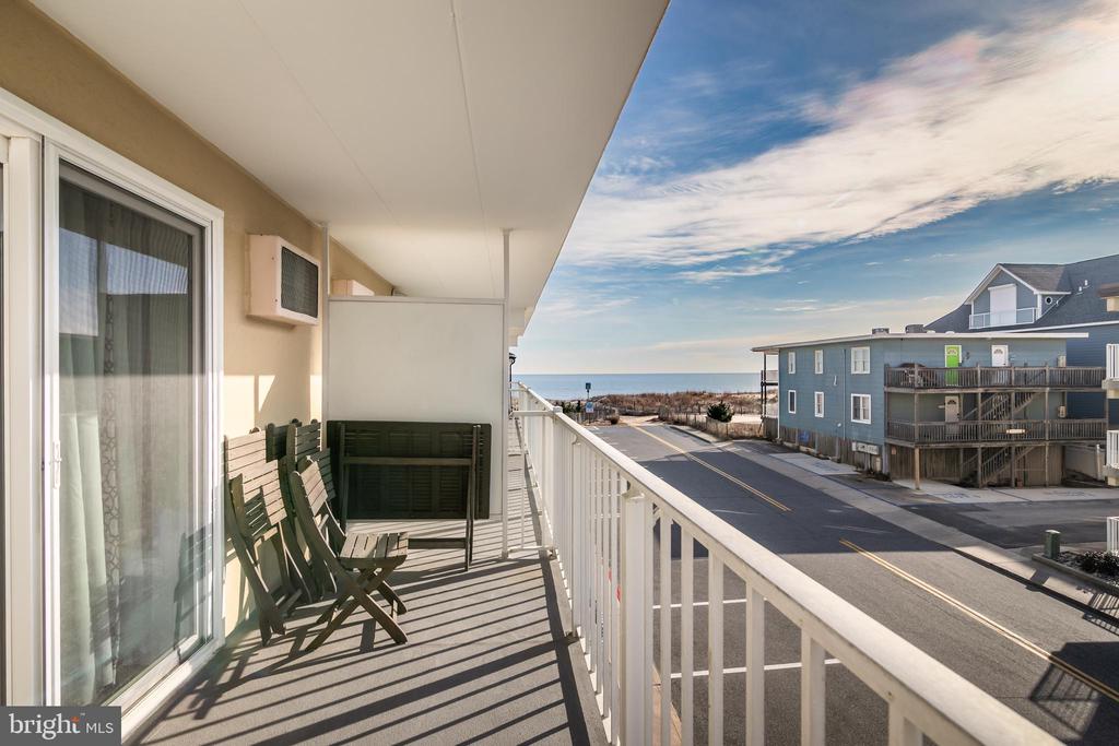 6 42nd St #203
