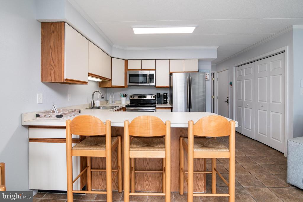 6 42nd St #203
