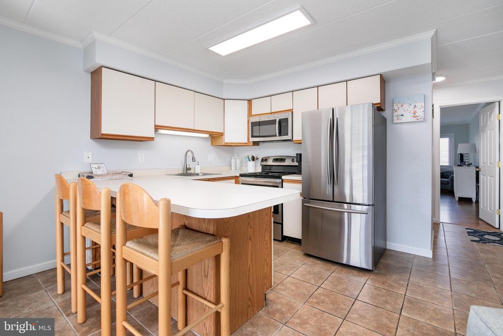 6 42nd St #203