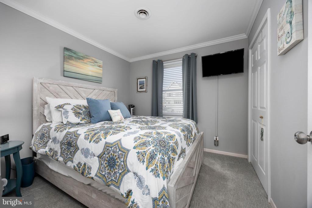 131 Newport Bay Dr #1