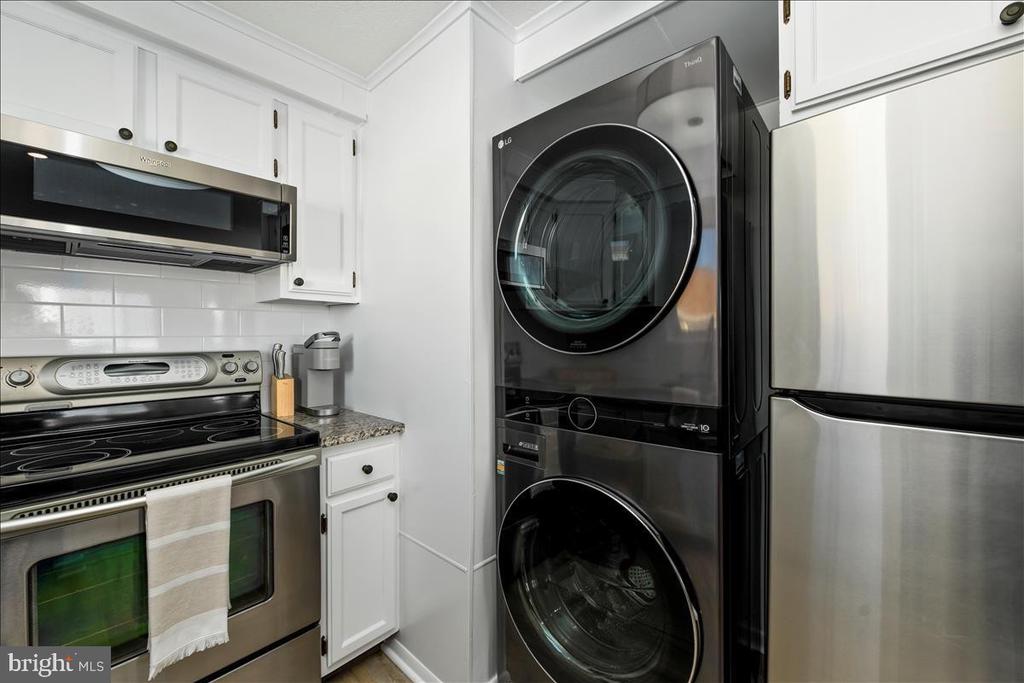12102 ASSAWOMAN DRIVE 207B SEA LOFT