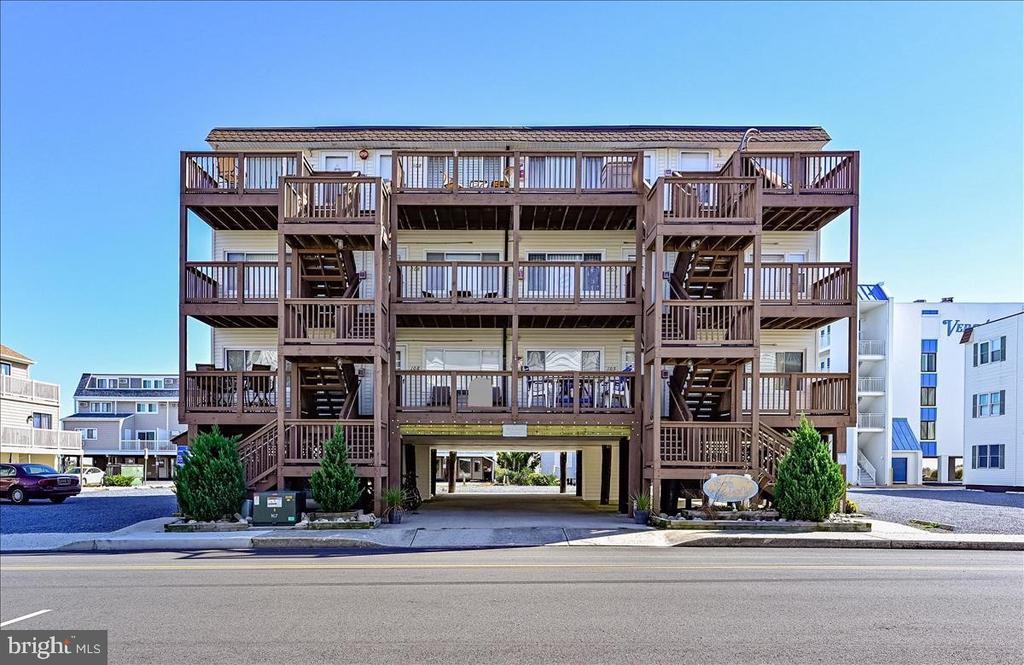 12102 ASSAWOMAN DRIVE 207B SEA LOFT