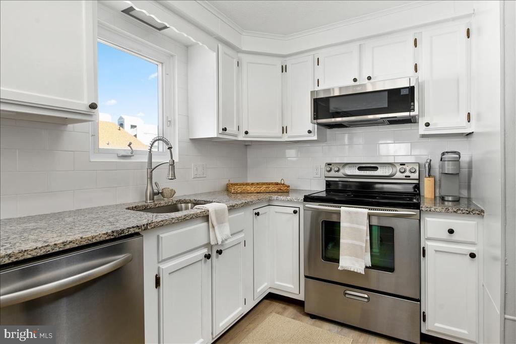 12102 ASSAWOMAN DRIVE 207B SEA LOFT