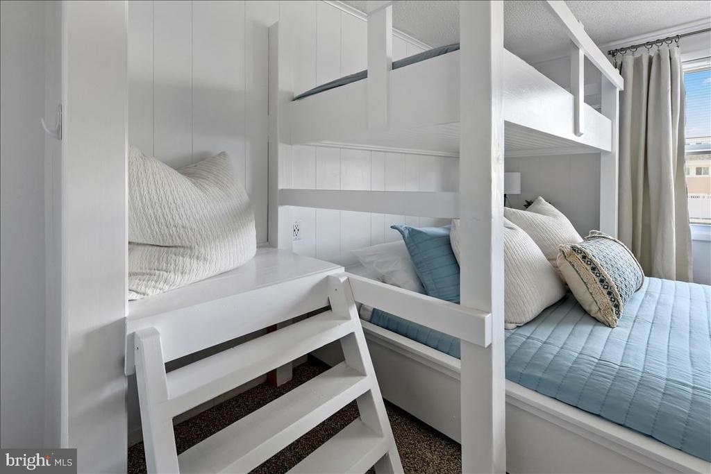 12102 ASSAWOMAN DRIVE 207B SEA LOFT