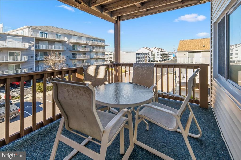 12102 ASSAWOMAN DRIVE 207B SEA LOFT