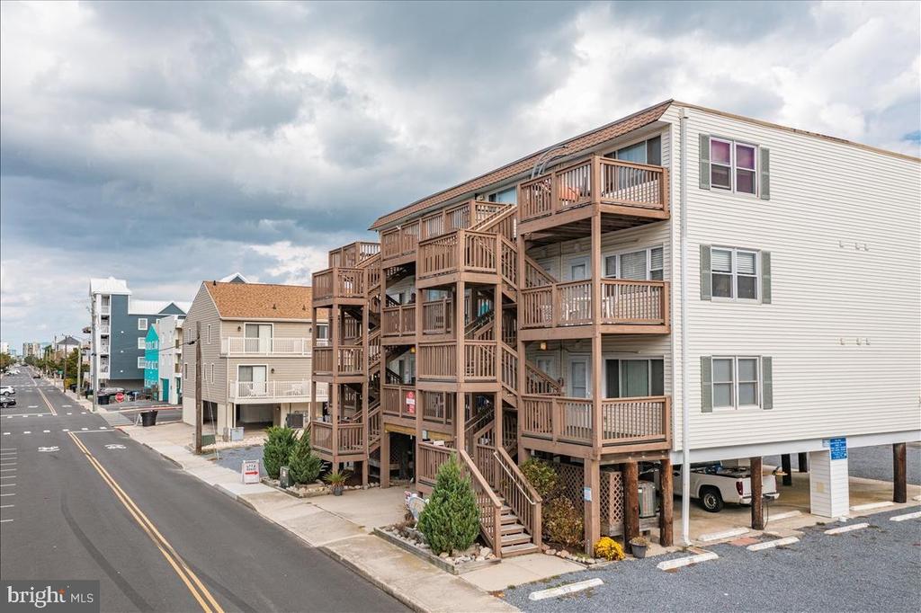 12102 ASSAWOMAN DRIVE 207B SEA LOFT