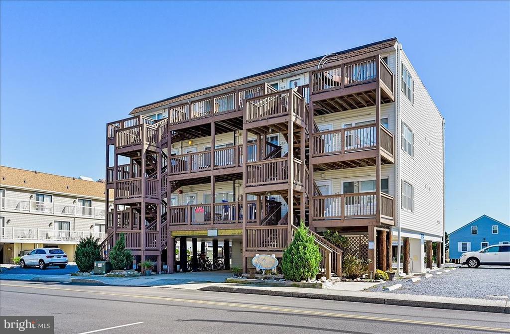 12102 ASSAWOMAN DRIVE 207B SEA LOFT