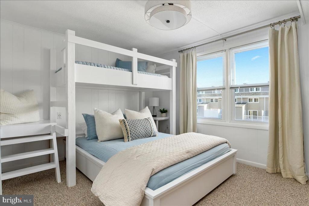 12102 ASSAWOMAN DRIVE 207B SEA LOFT