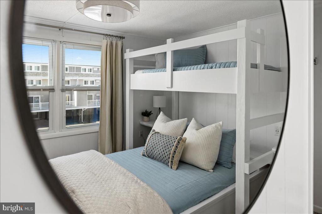 12102 ASSAWOMAN DRIVE 207B SEA LOFT
