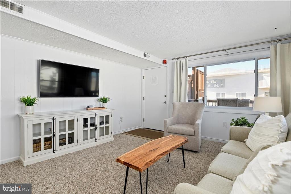 12102 ASSAWOMAN DRIVE 207B SEA LOFT