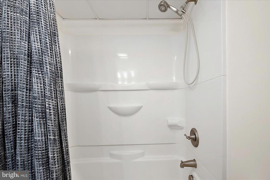 9 37TH STREET 301