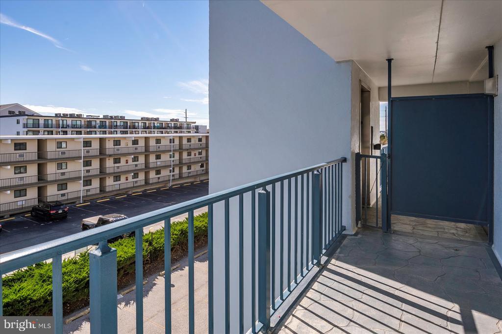 9 37TH STREET 301