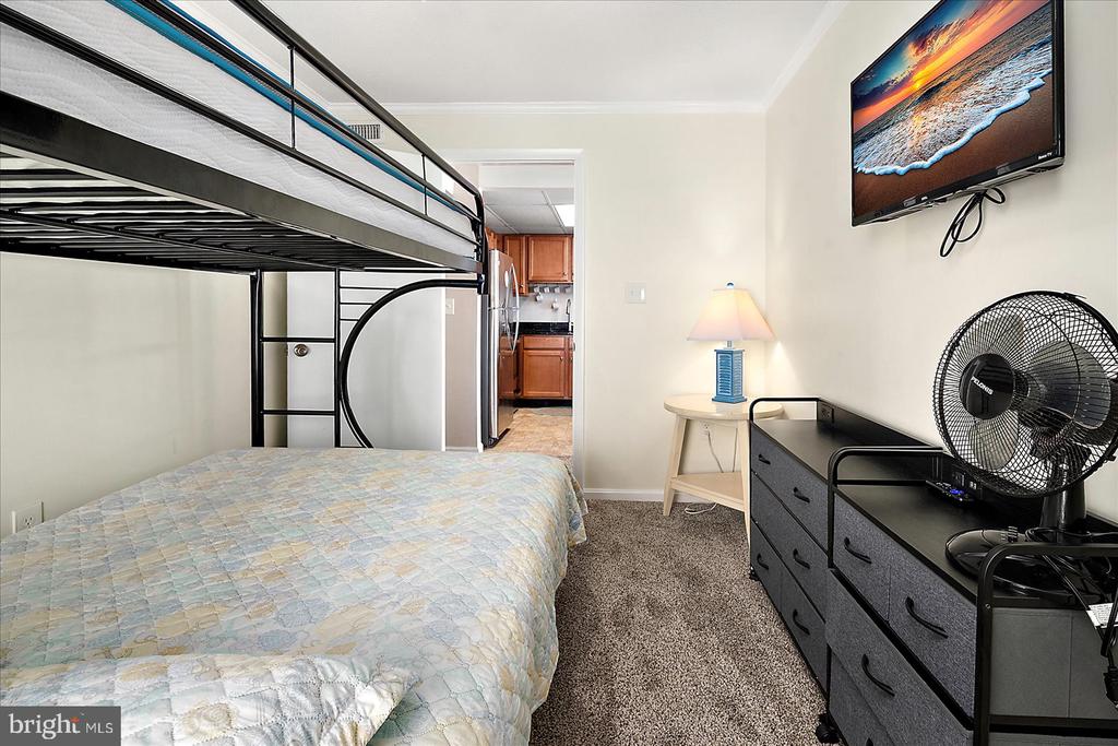 9 37TH STREET 301