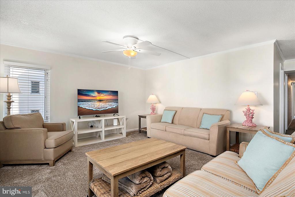 9 37TH STREET 301