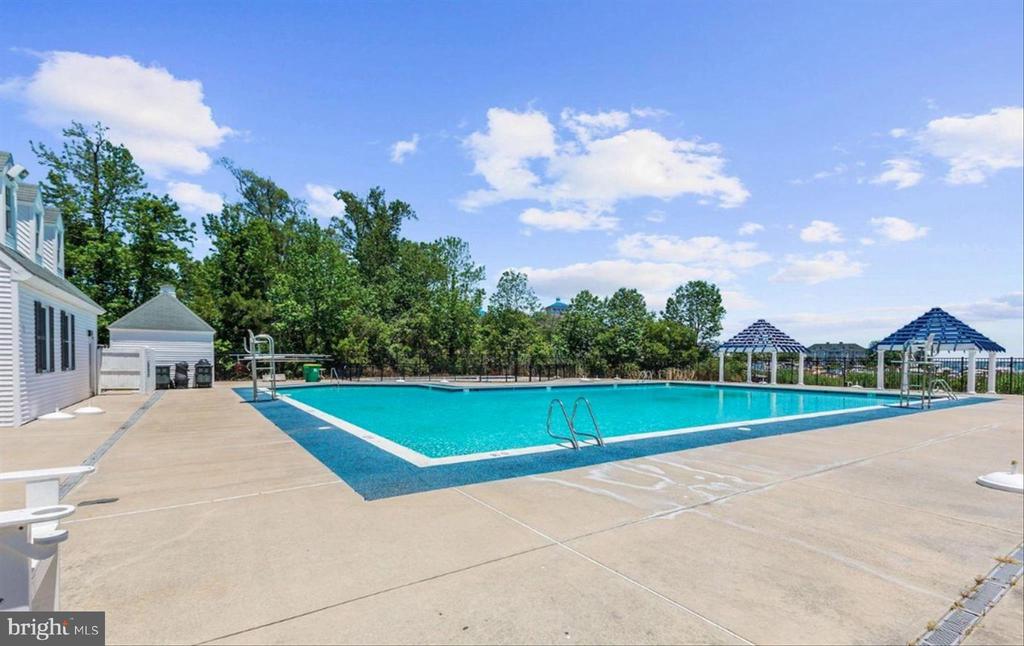 2 DINGHY COURT