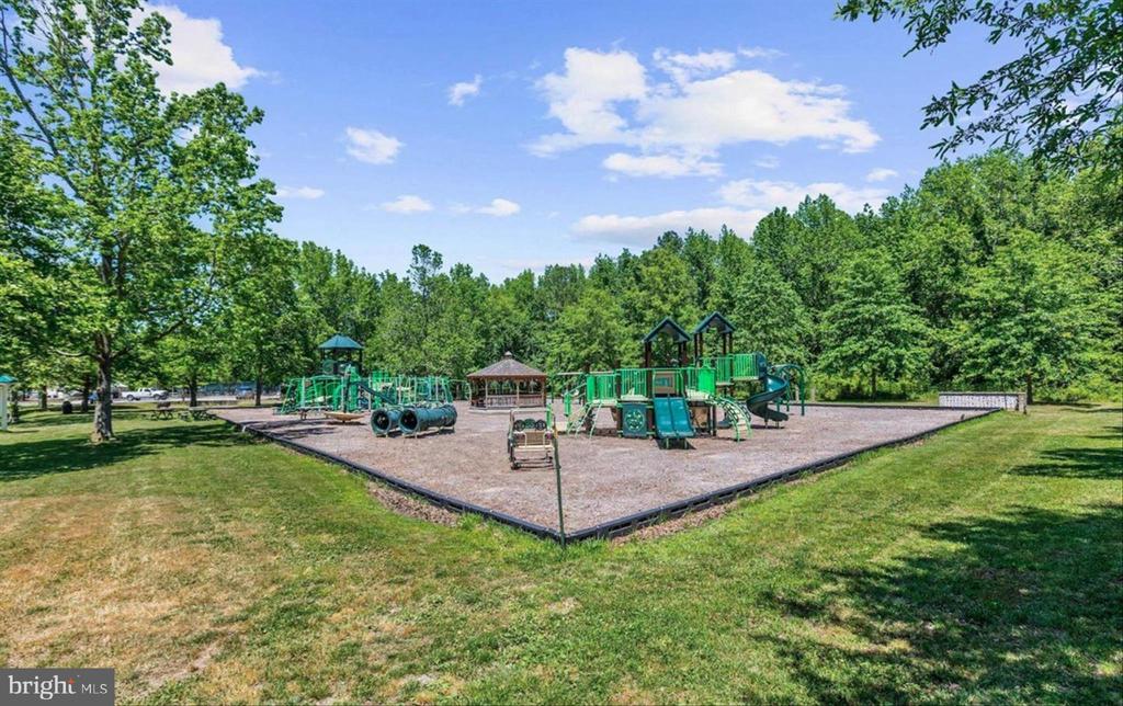 2 DINGHY COURT