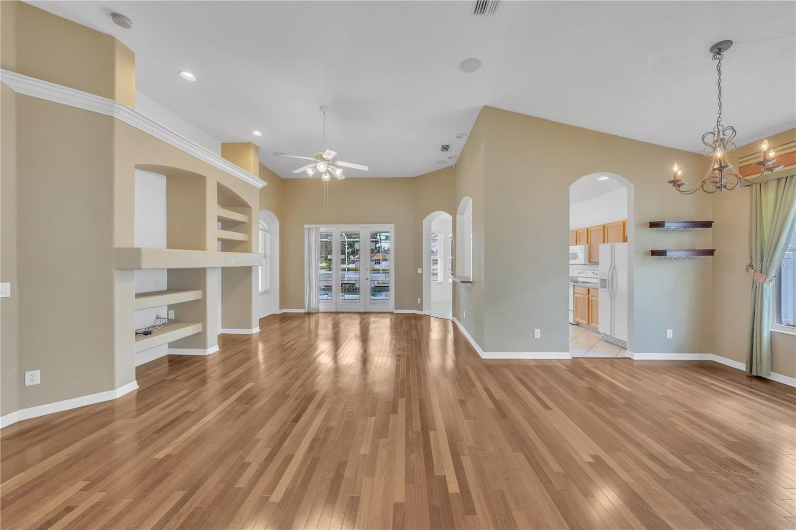 8304 MOCCASIN TRAIL DR